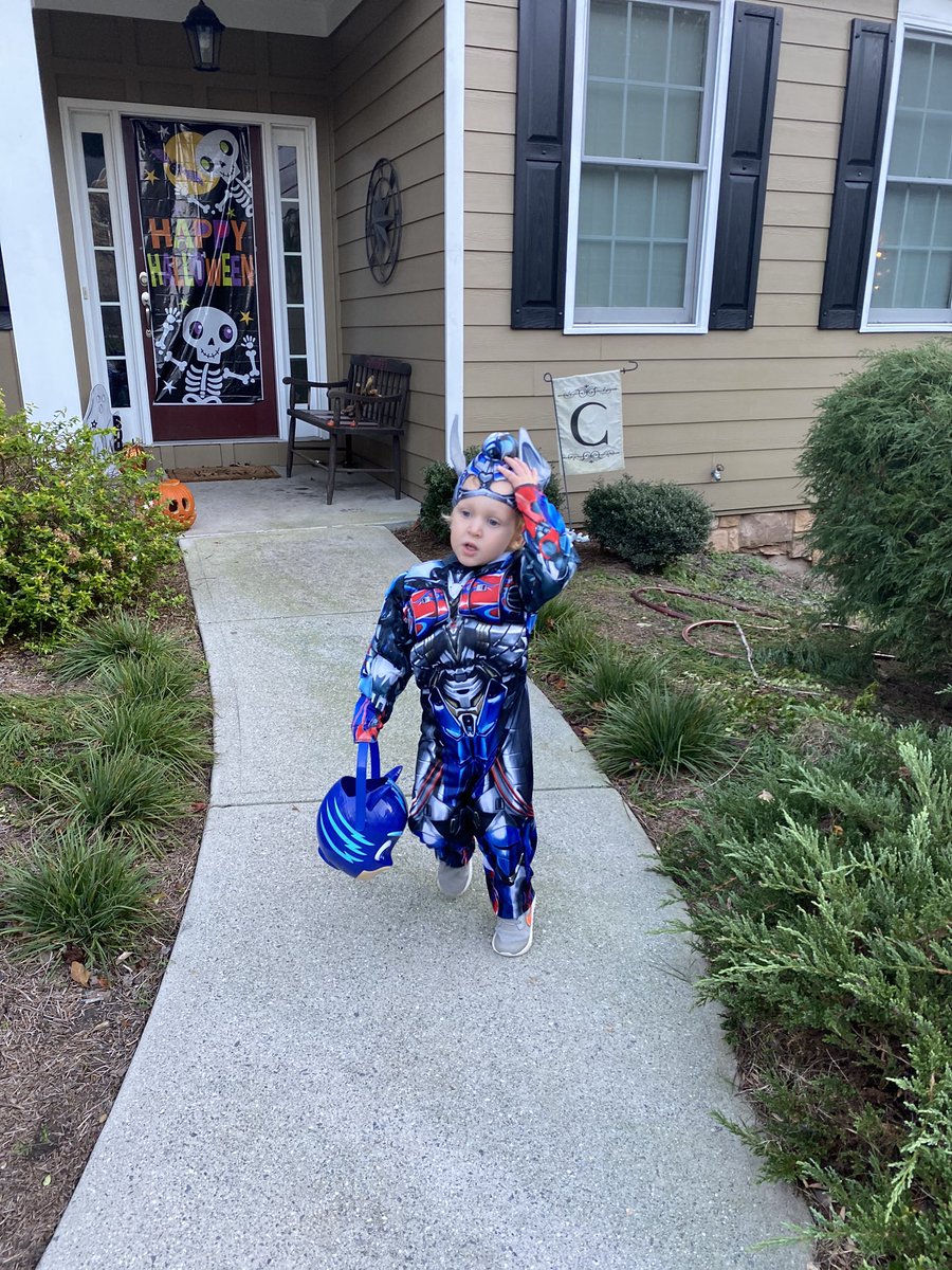 MrsFun4Life's tweet image. Happy Halloween from Optimus Prime and his parents! 👻🎃💀