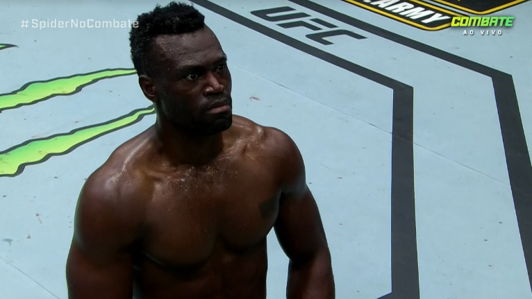 combate's tweet photo. Fim de papo! E o Uriah Hall acabou com a festa!

Acompanhe o UFC Anderson Silva x Uriah Hall, AO VIVO, na tela do Combate! Garanta seu lugar e assine já! https://t.co/jo5s94nlNU #SpiderNoCombate https://t.co/BFPtpIZdlv