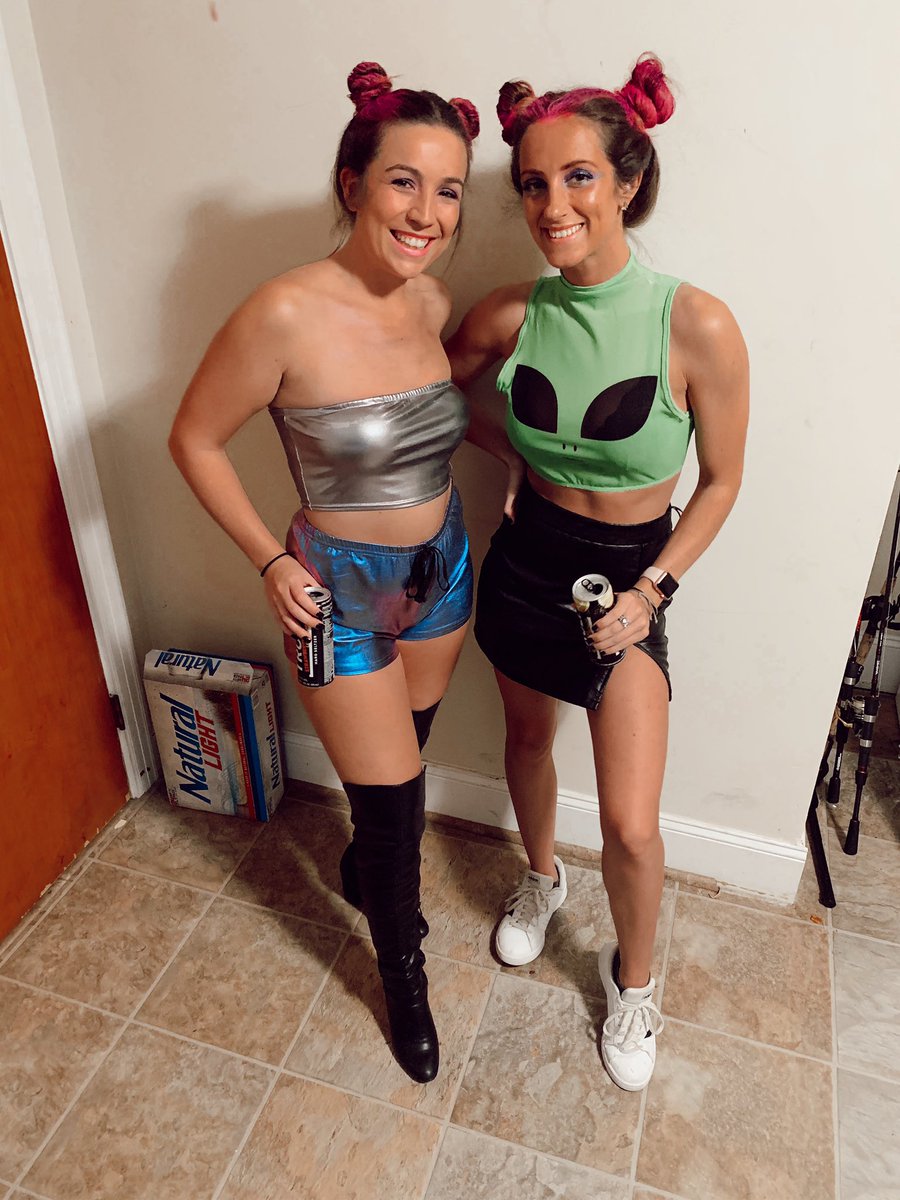 meenaa11's tweet photo. our friendship is out of this world👽💜 https://t.co/UQPs6Tm0Cf