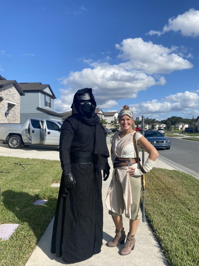 these are my parents. they’re pretty cool and pretty much the cutest. thank you twitter that is all #Halloween2020