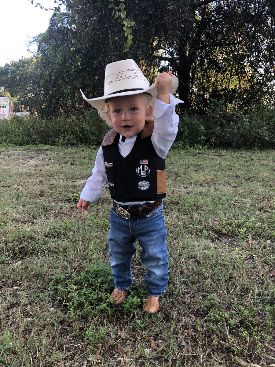 Kwala23's tweet photo. Our little bull riders first Halloween that he can trick or treat 🐮🍬 https://t.co/3EPd4nuuTB