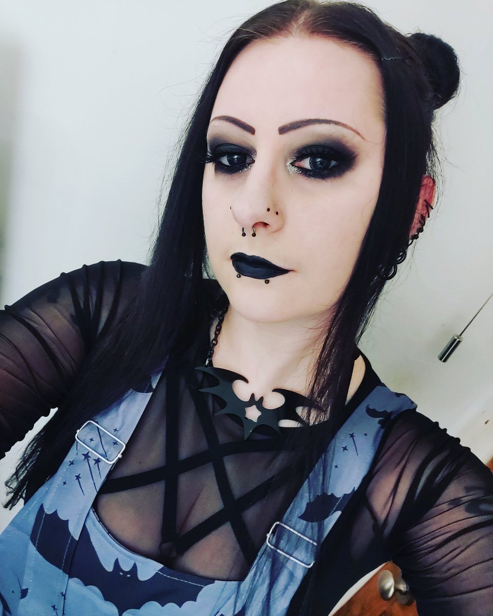 BaybeeBat's tweet photo. All dressed up for the #ZoomParty #IsolationRave over on #Twitch with @straftanz.
Also streaming some #YakuzaKiwami2 over at https://t.co/hfvfXwtkNR https://t.co/kfYCS5Ml4o https://t.co/qqn6sOjOLN