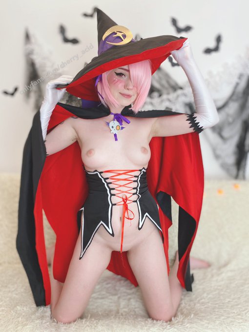 2 pic. Happy Halloween! 👻 Check comments for full set! ✨ https://t.co/JthMUH7N4B