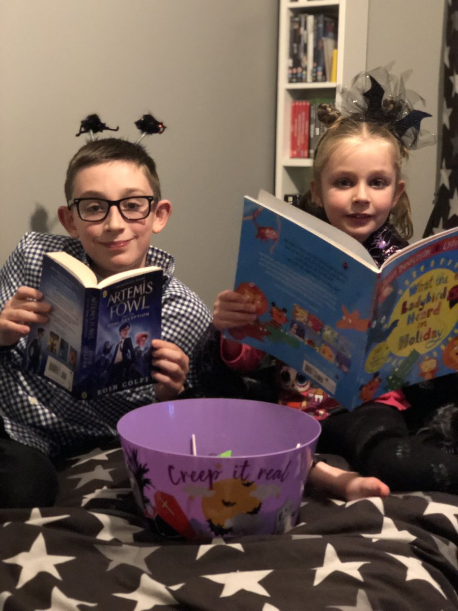 LEDVannucciWray's tweet photo. @Grangeparkps Taking a break from eating candy 🍬🎃👻#bookweekni https://t.co/FX9nMazJMm