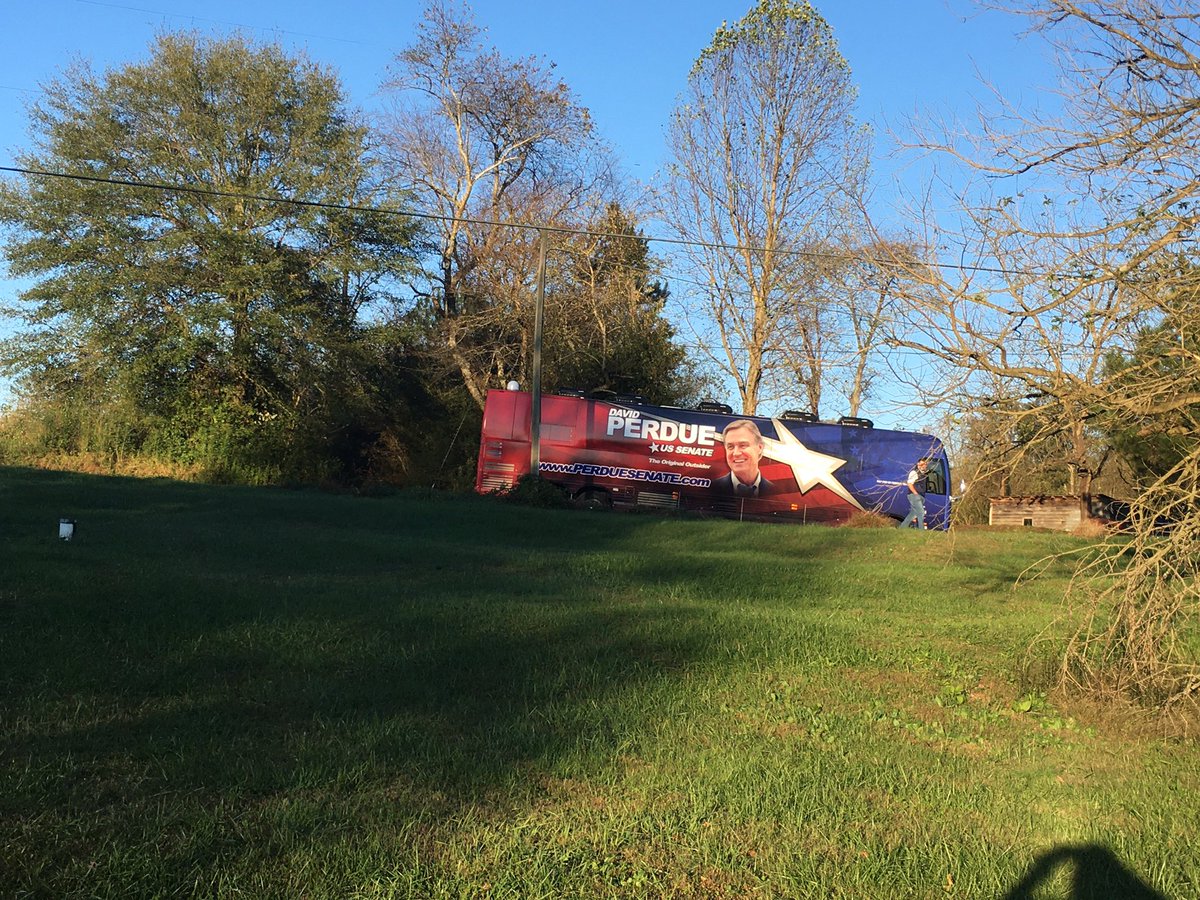 stepdi331's tweet photo. So I know your behind in the polls but blocking my driveway until I vote for you won’t work!  Weren’t you supposed to be at a debate?🤦‍♀️#loser #DavidPerdue https://t.co/HvUwA1hO9K