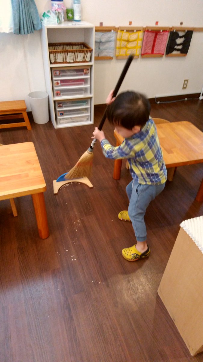MSTokyoPine's tweet photo. We take care of our classroom๐ #MSTlittlepeople #MSTrespect #MSTindependence https://t.co/m3hlNJl9AA