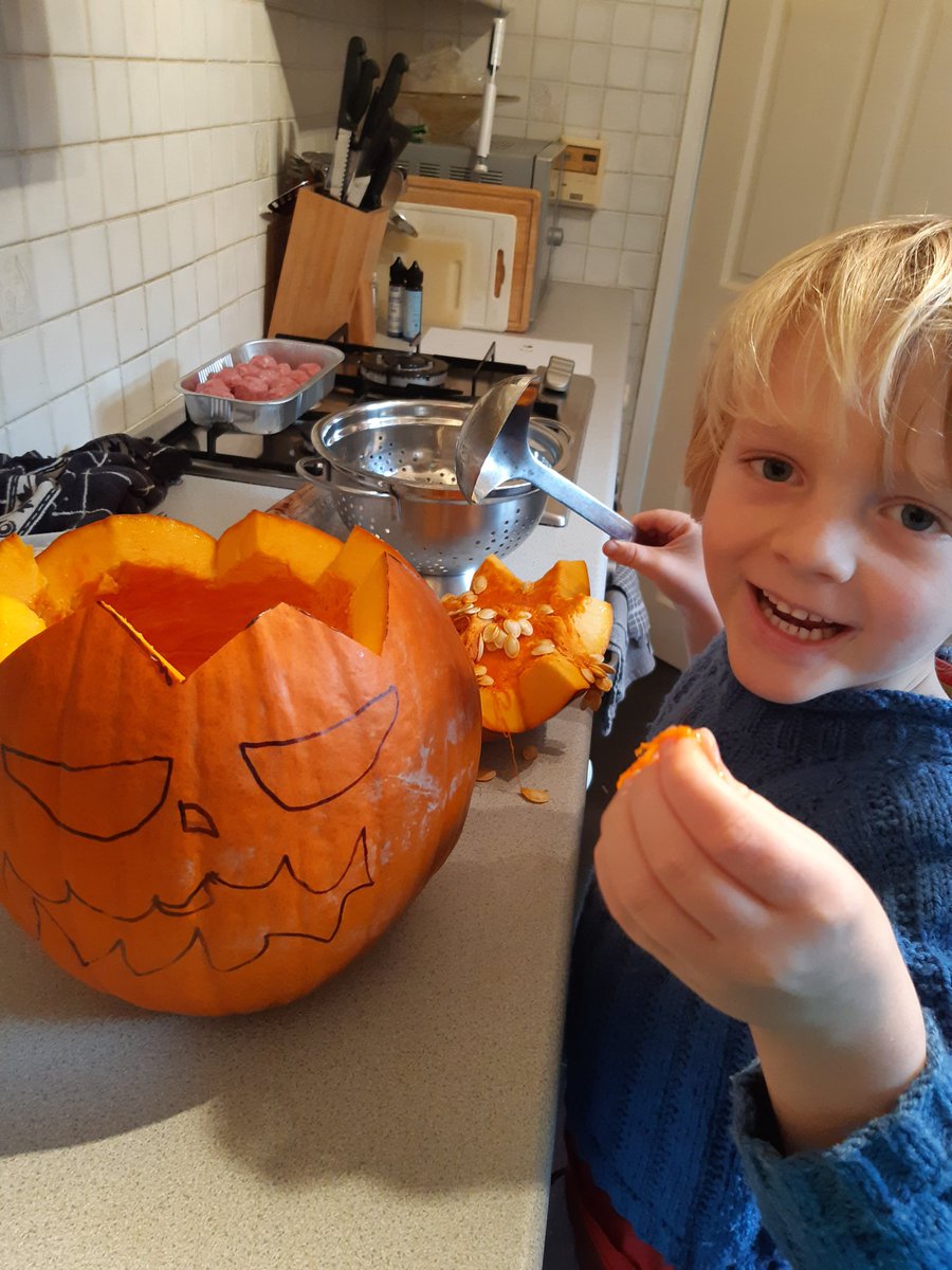 MrsWiggans's tweet photo. @MrsMillsRec 
W has been having lots of Halloween fun over the last few days, pumpkins &amp; quizzes in the caravan!! (All over looking Pendle Hill!!!) 🧙‍♀️🧹😊 https://t.co/nEdnpZ3JcV