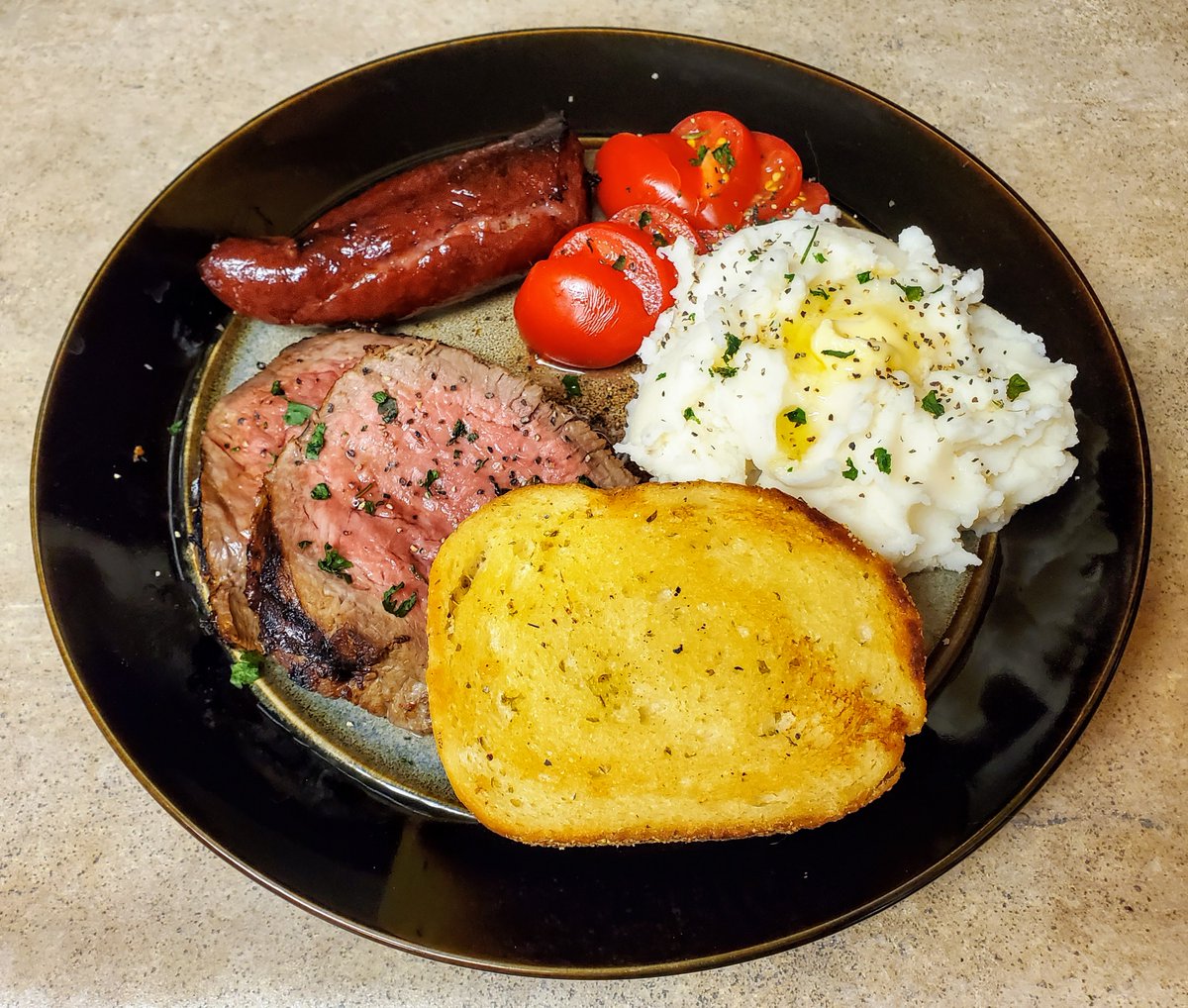CrooklynMMA's tweet photo. What y'all eating tonight? My #UFCVegas12 #fightnightfood is a giant, cap-off prime sirloin with hickory smoked sausage, homemade mashers, sliced Campari tomatoes and garlic toast. And yes, I like my meat still mooing. https://t.co/wbQXi2iRYG