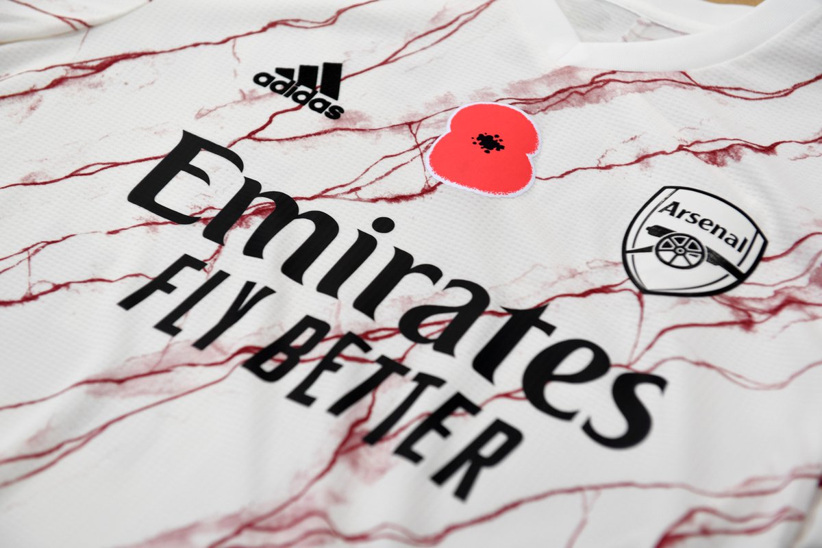 Arsenal's tweet photo. Special fixture. Special shirt. 

For the fallen.

#ArsenalRemembers ❤️ https://t.co/s59DPu8g1j