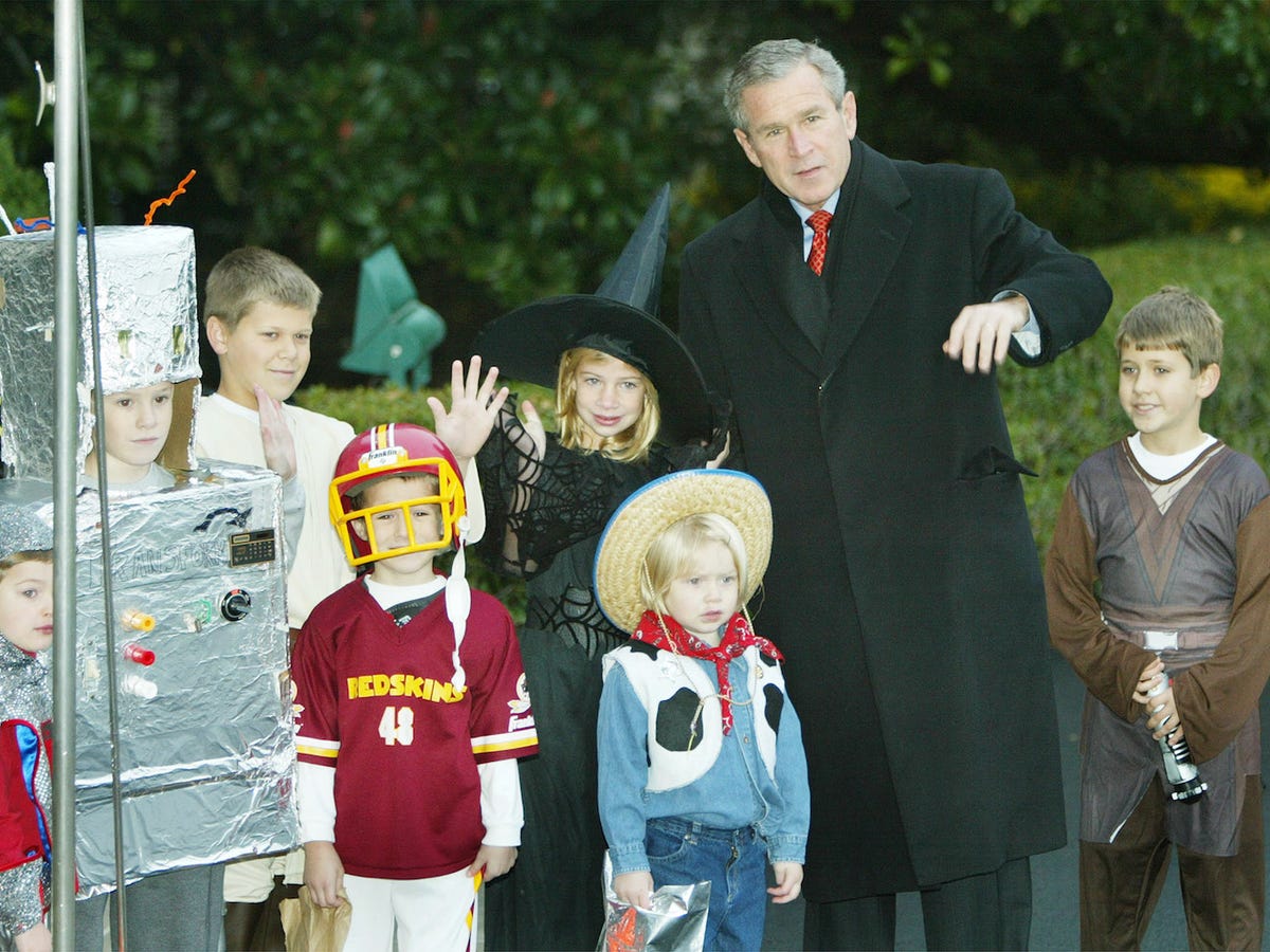 /7 #Halloween  , 2002: George W. Bush with children of service members and White House staffers