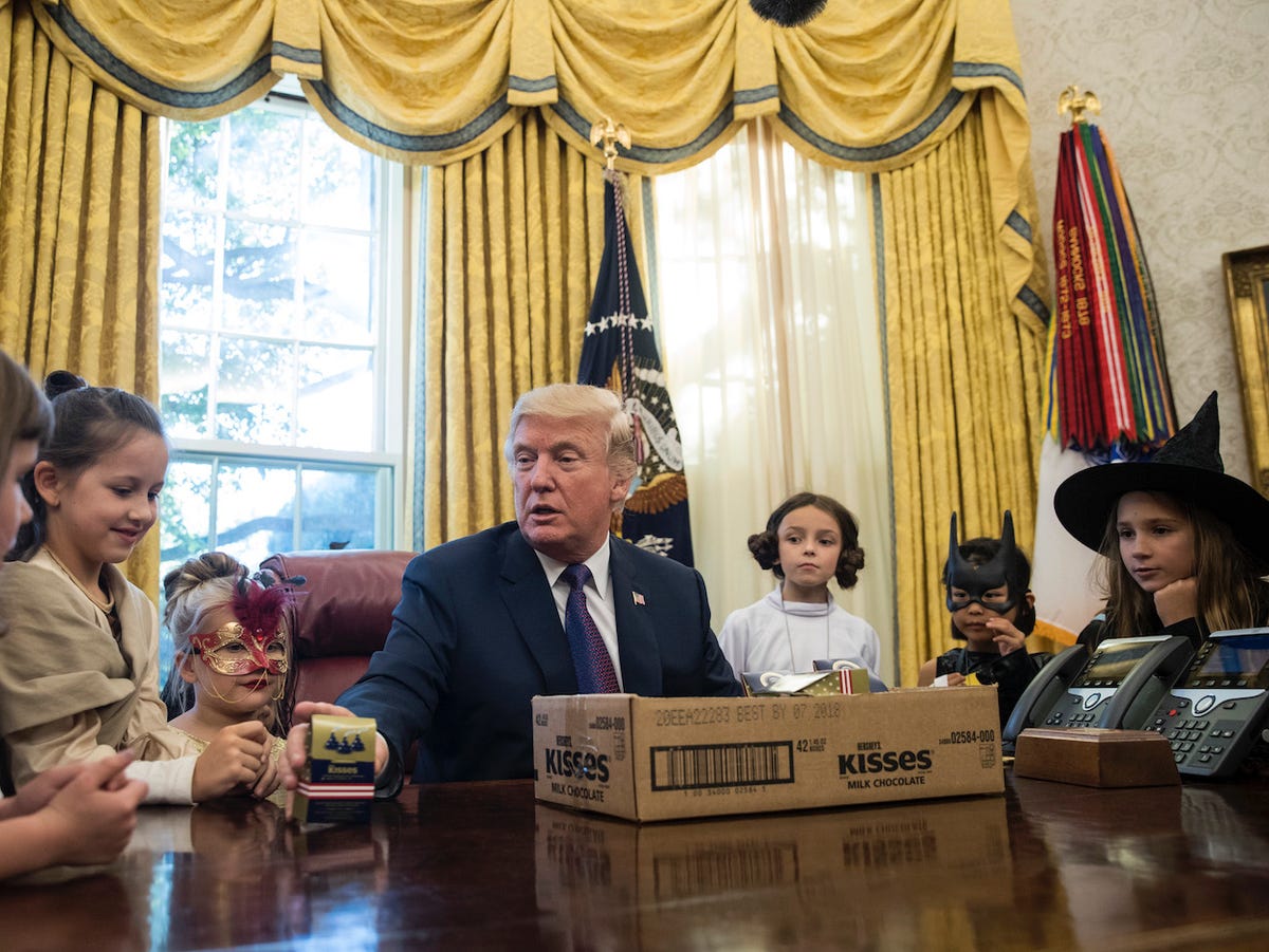 /9 #Halloween   2017President Trump greets children of staffers and the press corps in the Oval