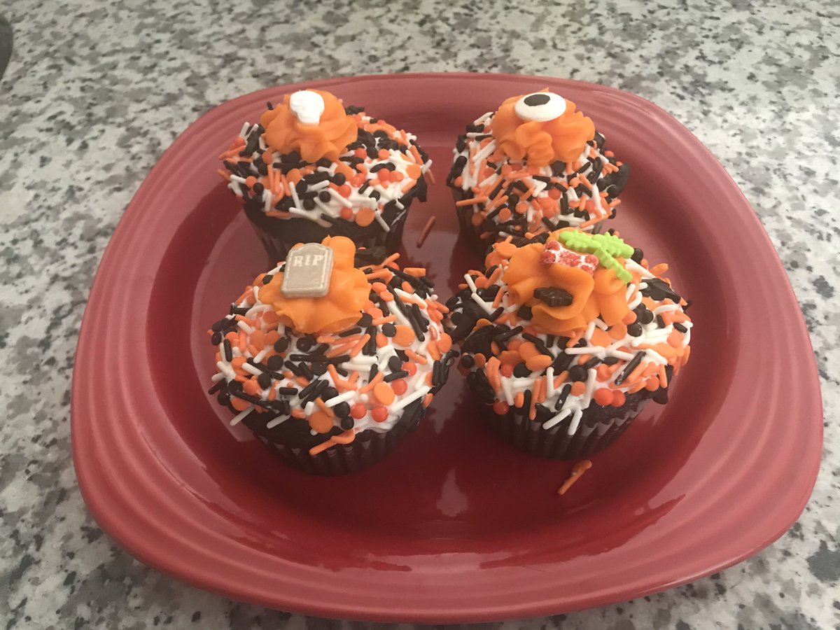 MFSresearch's tweet photo. Celebrating #Samhain with @Motherland: Dark chocolate fudge cupcakes. White &amp; orange vanilla frosting topped with a holiday blend of orange &amp; black sprinkles, black witch hats, eyeballs, tombstones, skulls, bloody bones &amp; spiders. #motherlandfortsalem #fortsalem #MFSRI https://t.co/VhWNWmvQJp
