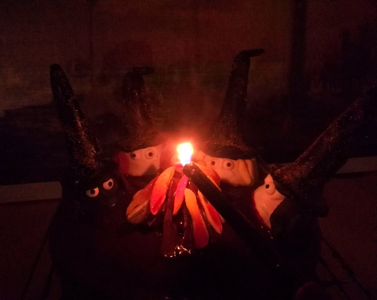 MFSresearch's tweet photo. Hey @motherland, how about a #Samhain bonfire? Chocolate glaze on chocolate cake. Witches are made of ice cream cones covered in fondant. Campfire of gummies and chocolate. #motherlandfortsalem #fortsalem #MFSRI https://t.co/JFe9rLNQ2B