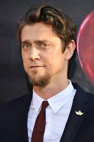 19.Quem: Andy MuschiettiFilmes que dirigiu: It - A Coisa (2017), Mama (2013) e It - Capítulo Dois (2019)Filme de terror favorito: Quando Chega a Escuridão (1987)Diretora do filme favorito: Kathryn Bigelow