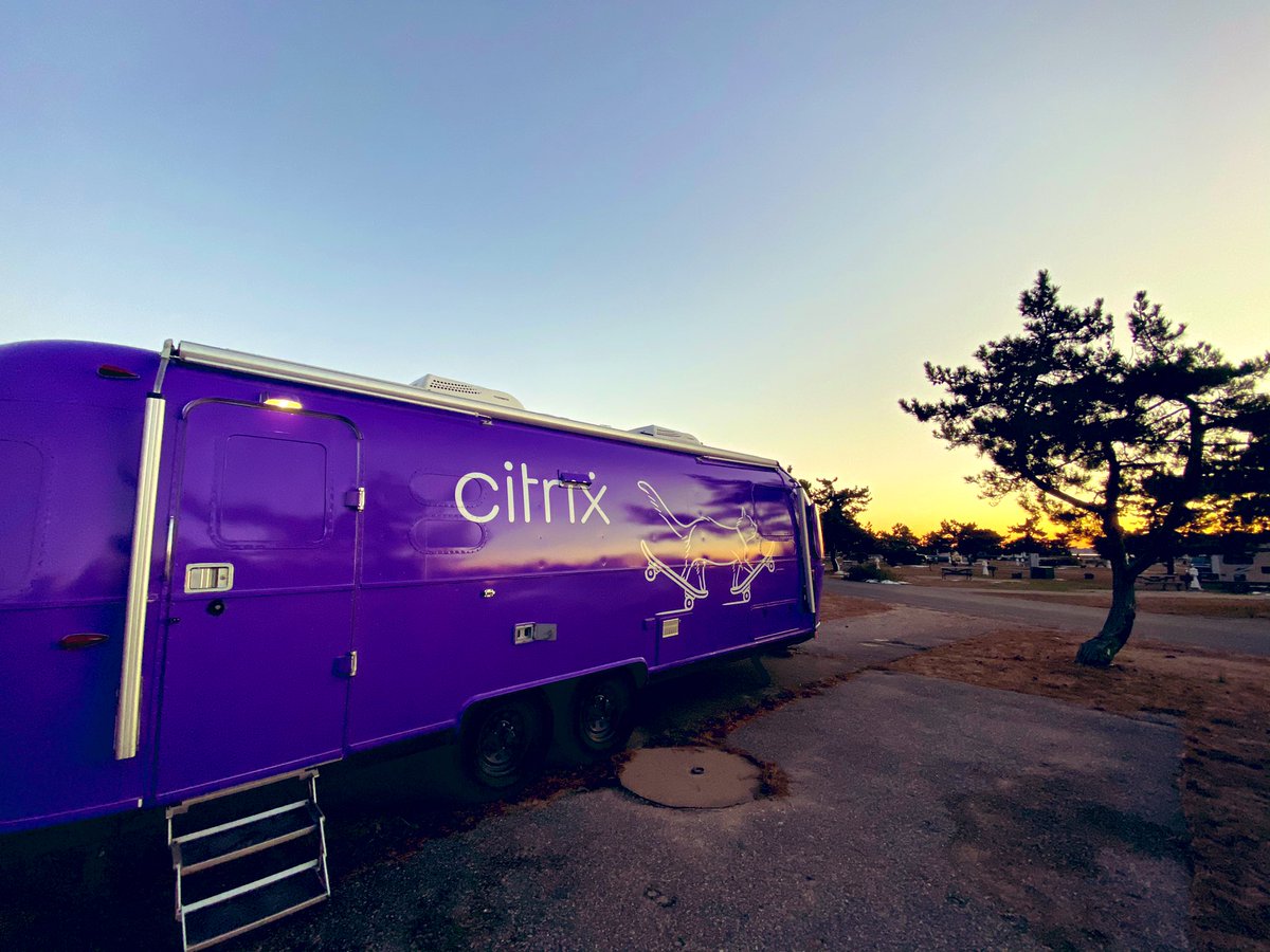 EvanKirstel's tweet photo. ๐
Sunset with @Airstream_Inc & @citrix: Work and Play from anywhere! #unlockpotential #vanlife #citrixinfluencer #workingfromanywhere #remotework #RVLife https://t.co/IUL4csdBKN