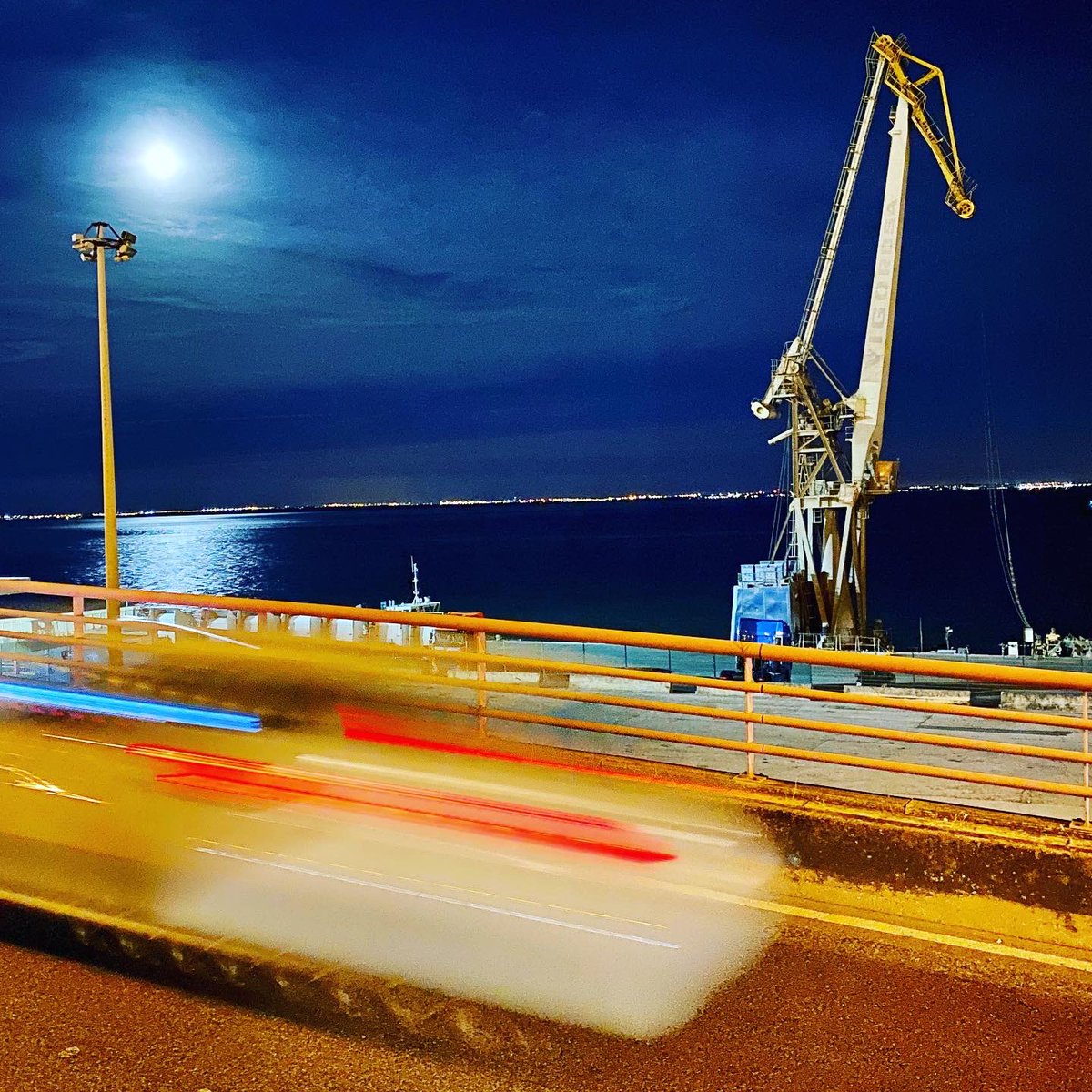 Tonight’s stunning full moon. #halloween #holloweenmoon #lisbon #lisbonportugal #lisbonlovers #lisbonlife #lisboa #lisboalive #lisboalifestyle #samhain #fullmoon #moon #nightphotography #streetphotography #reportage