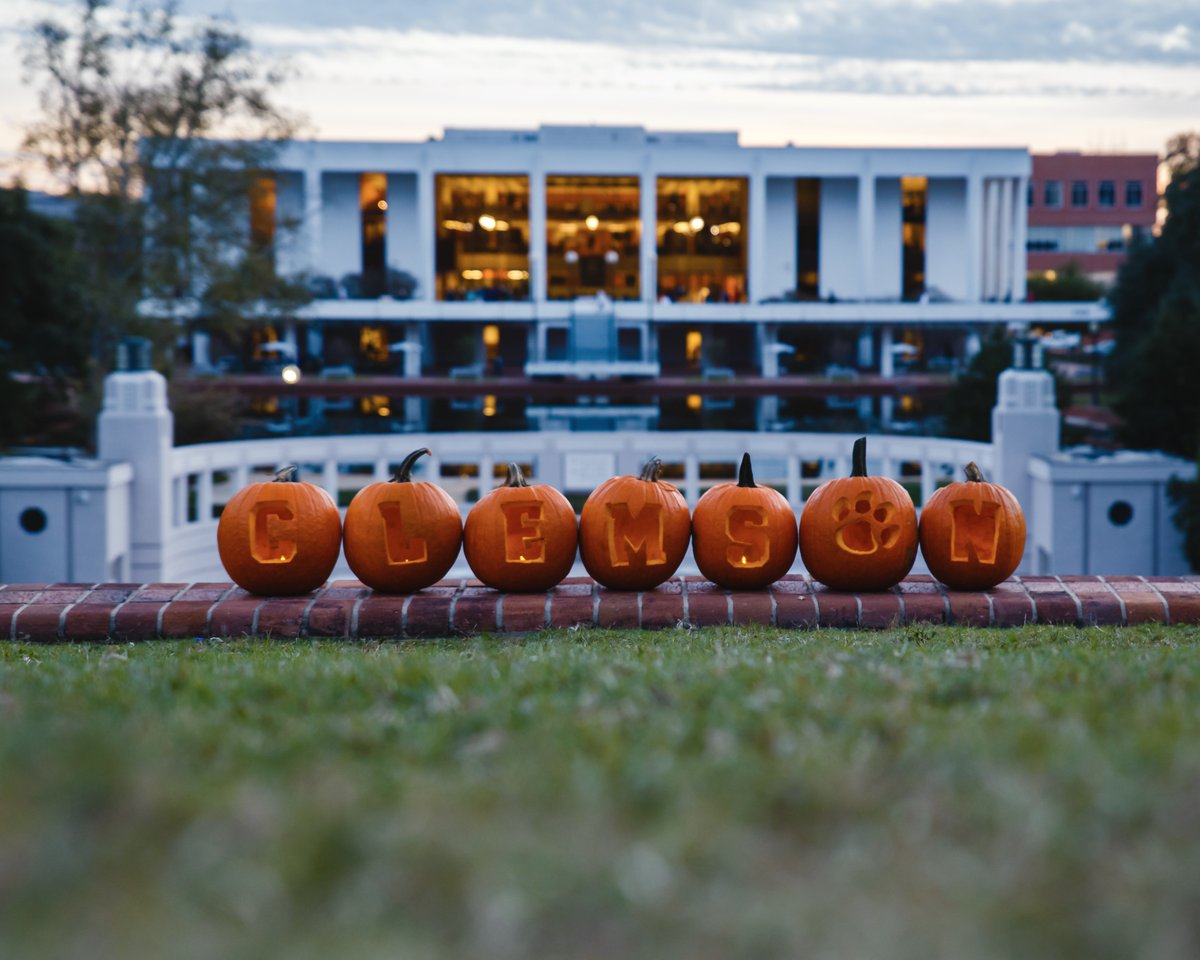 ClemsonUniv's tweet photo. Happy Hall🎃ween, Tigers! https://t.co/AMqktJ3qYi