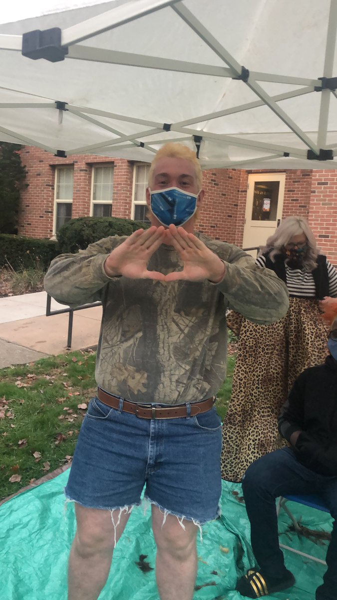 BrennanShif's tweet image. Joe exotic Mullet all done! Looking pretty good Bayly!
#mutheta #TKE