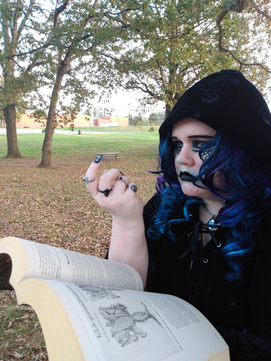 LadyPanda13's tweet photo. Sapphire celestial witch. #UnleashYourSpirit Costume, wig, fishnets, nails, blue makeup from #SpiritHalloween #Halloween #Halloween2020 #halloweencostume #HausLabs makeup #halloweenmakeup #Samhain2020 #Samhain @SpiritHalloween @ecotools @hauslabs #Spookyboxclub necklace https://t.co/x3rTMx6KSd