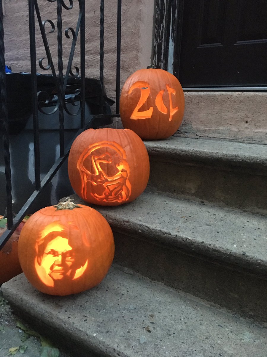 NYC4Warren's tweet photo. Happy Halloween! Thinking about fond memories of #Hallowarren and carved #PersistingPumpkins with @PersistBrooklyn https://t.co/U2UhJad3yF
