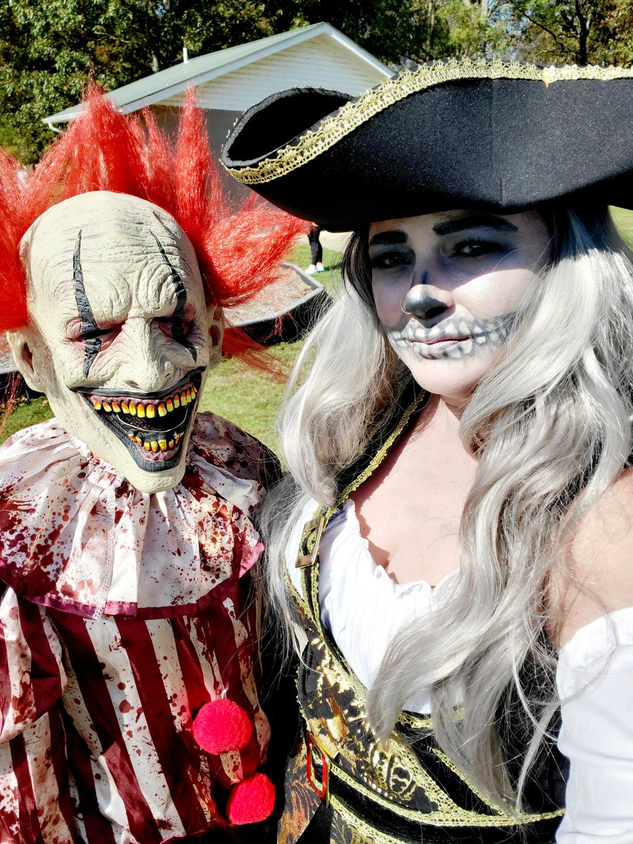 Amanda59370248's tweet photo. Happy Halloween! #pirate #creepyclown #Halloween #spookyseason https://t.co/NkijqtNclw