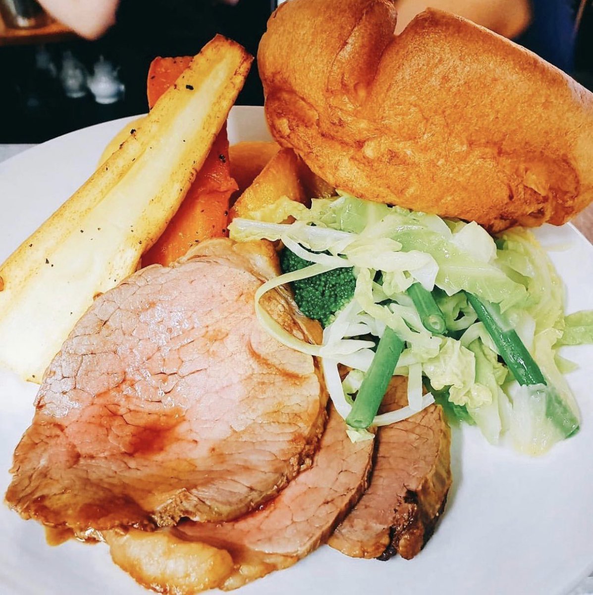 Last chance to enjoy our delicious Sunday roasts tomorrow for a few weeks 🙏 

All this for just £10 🖤

#blackshawskitchen 
#sundayroastdinner