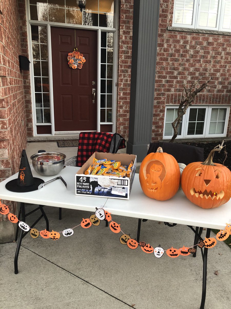 MottolaPeter's tweet photo. Ready for trick or treaters Covid style #HappyHalloween2020 https://t.co/i3B6ELBwGO
