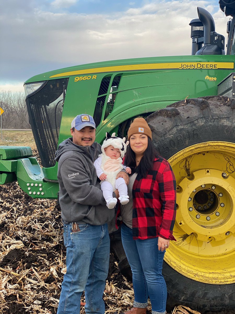 farmerlevi's tweet photo. Mila’s first Halloween. Cute lil cow. #johndeere #harvest20 https://t.co/EIvq3Ei3Ly