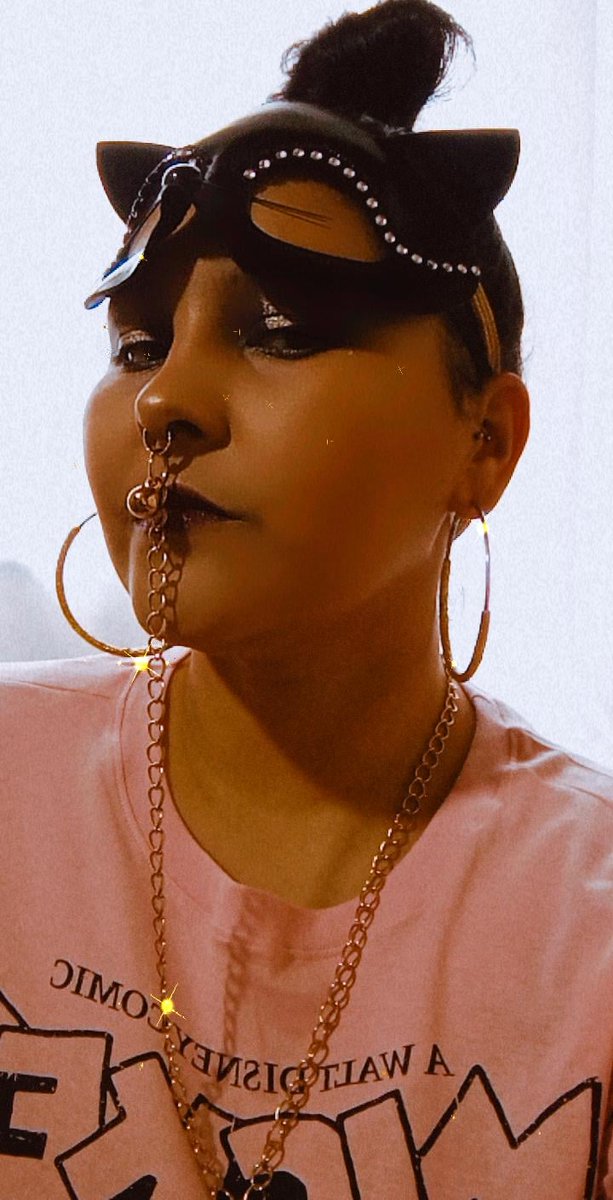 Shir_GilVasco's tweet photo. Debo compartir hoy en Halloween y #OctoberMakeup mi versiรณn de Bastet (diosa egipcia) 2020 muy al estilo de American God.
@BeautyBlendIns
Bastet es representada como una gata en su mejor versiรณn y como leona en su peor aspecto. https://t.co/G3qWEsujIn