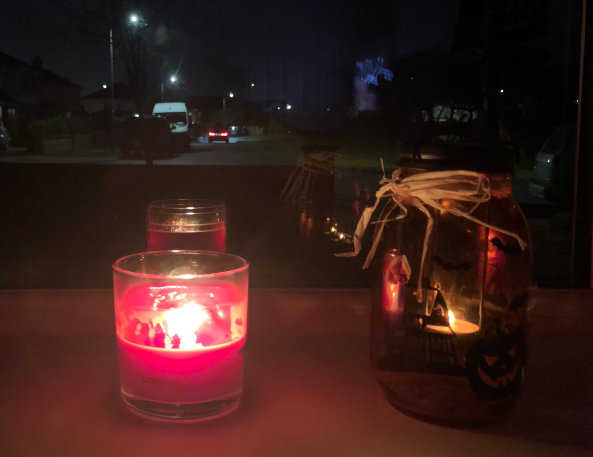 marbolger's tweet photo. I bow to you and hold up my lamp to light you on your way #alightatdusk #RabindranathTagore https://t.co/LM7lP4UapN