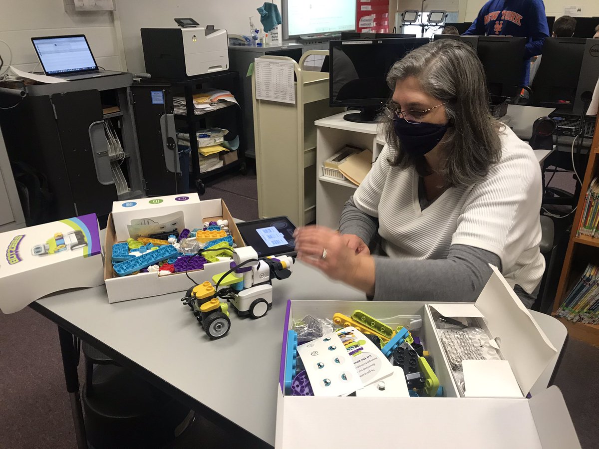 ywelte's tweet photo. Enjoyed showing my @stmatthewlcms teacher colleagues #Botzees from #PaiTechnology. Thanks #Tryazon for the opportunity! #Botzees are so much fun! #playwithpai https://t.co/HGWH72aTy6