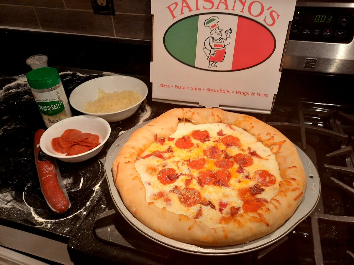 JonathanTyLang's tweet photo. #MYPAISANOS

Check out the pizza's my dad and I made.

1/1 Stuffed crust with pepperoni, bacon, and extra mozzarella. https://t.co/GfVBF6EoxA