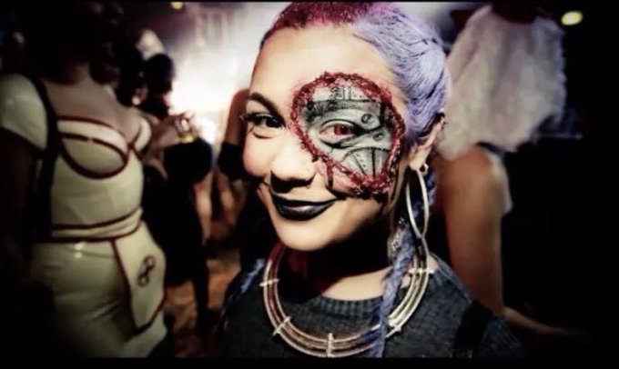 I have no pictures of me hanging out with the definite plethora of friends I have because #COVID🖕 so<a href="/tag/covid"class="tags"><span>#covid</span></a><a href="/tag/halloween2020"class="tags"><span>#halloween2020</span></a><a href="/tag/theantihalloween"class="tags"><span>#theantihalloween</span></a>