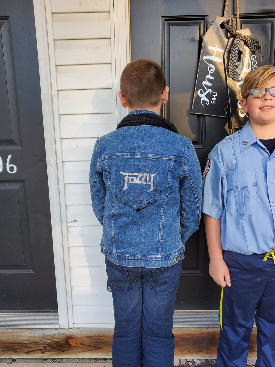 teamruebling321's tweet photo. When your child's favorite band is @FOZZYROCK @IAmJericho https://t.co/n97nxXlXVf