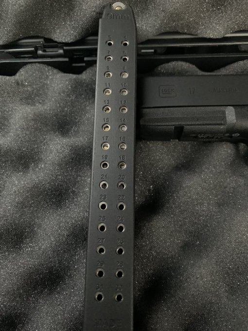 Extended magazine holds 31 in that bitch https://t.co/2noreCafvM
