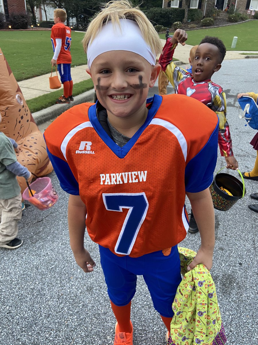meridian_thomas's tweet photo. Miller decided to dress like his favorite football player for Halloween!! @_codywbrown https://t.co/5VaN2NsZXD