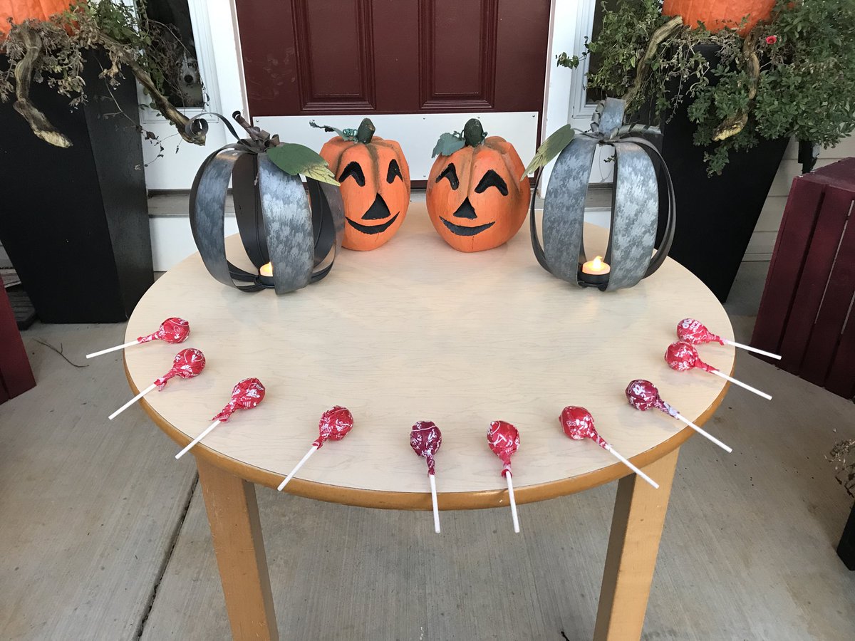 csesprin's tweet photo. Trick or Treating this year. Stay safe everyone! https://t.co/BiQqw4Ym9k