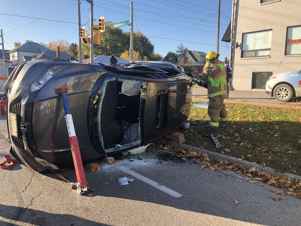OshawaFire's tweet photo. Earlier today crews responded to this motor vehicle collision. Occupants were extricated quickly and placed in the care of @DurhamParamedic . Great job by everyone involved! @DRPS @iafflocal465 @oshawacity https://t.co/ajoQ7ELiSZ
