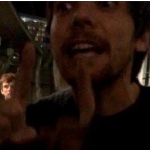 noeehiiguera's tweet image. LE DIJISTE A LIAM QME BAJARA LOS PANTALONES?
-NO ES LO QUE PARECE
#LPShowAct3 #LouisTomlinson