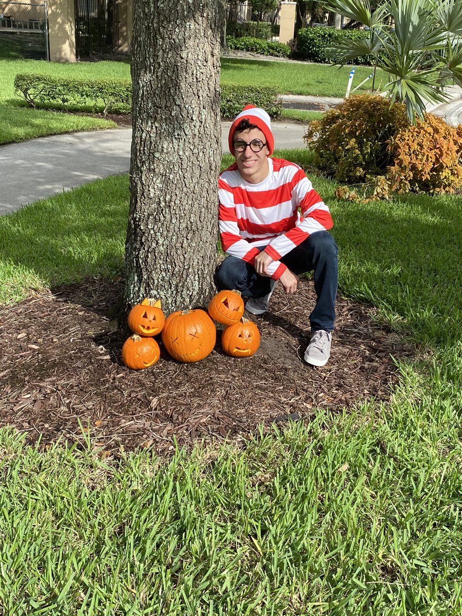 kevinp305's tweet photo. Had a fun and safe time with my friends today at the park ! #MLECBoo https://t.co/VTKGyFPTqd