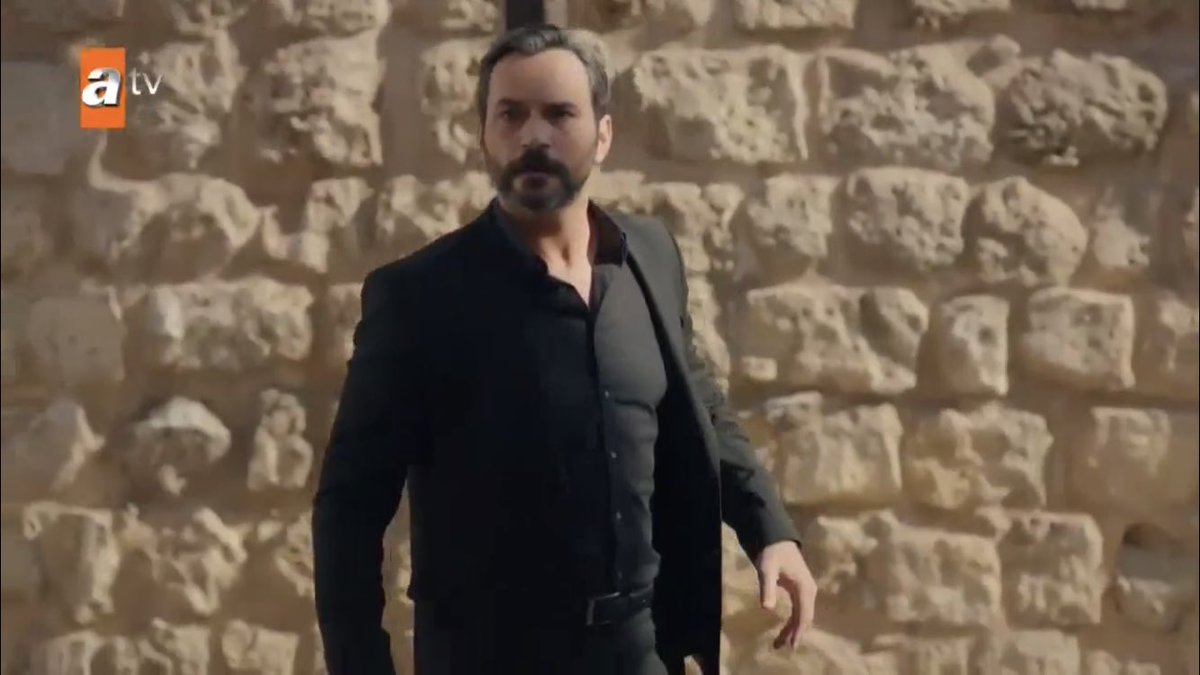 there’s something about men chasing a woman through the streets while she desperately runs away... it makes my stomach turn  #Hercai