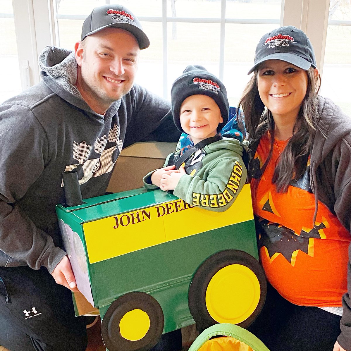 A farmer Halloween! #boxtume #happyhalloween2020 #goodwinfarms #johndeere #americancrystalsugar