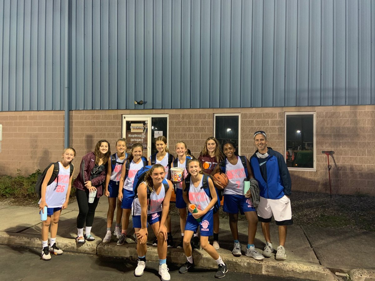 2021Nj's tweet photo. Good luck to the NJ Belles 2026 Truhan team in your semi-finals game Sunday 330p in the Hoop Group fall league! JT doing his thing! @EllenMasonius @njbelles @NJBelles_Fagan https://t.co/POw4WnW07K