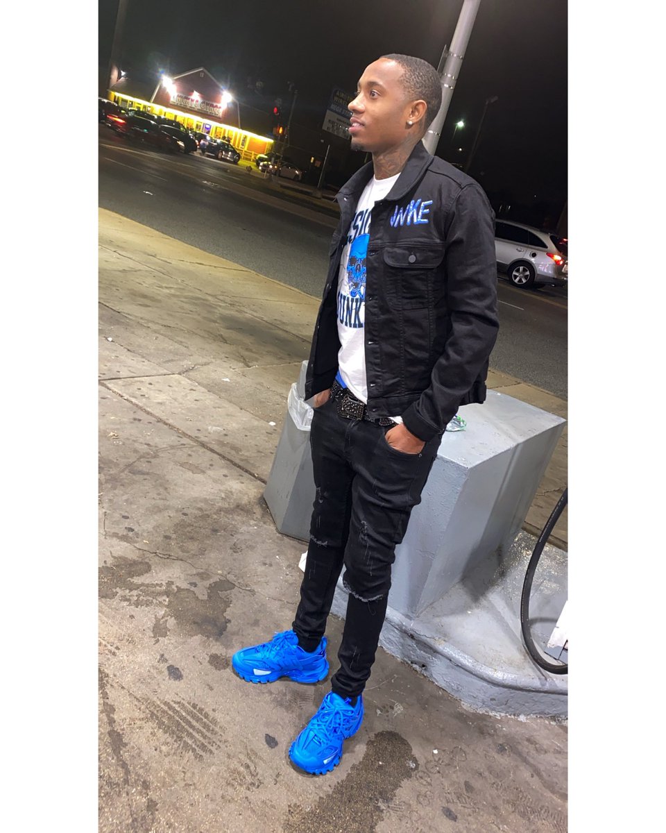 yae_dakhidd's tweet photo. Steady taking risk cause ah know ah could pay my bond 🦅 https://t.co/9xDhTpqyF5