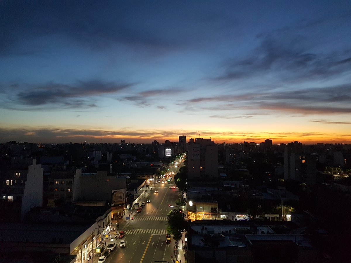 sedicesehace's tweet photo. Hombre mirando al oeste! https://t.co/j8Z8xt30jO