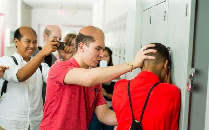 DephaseuR's tweet photo. Dans une dimension parallèle 
"Alors comme ça on a encore des cheveux" https://t.co/10Hb6oeF8Z