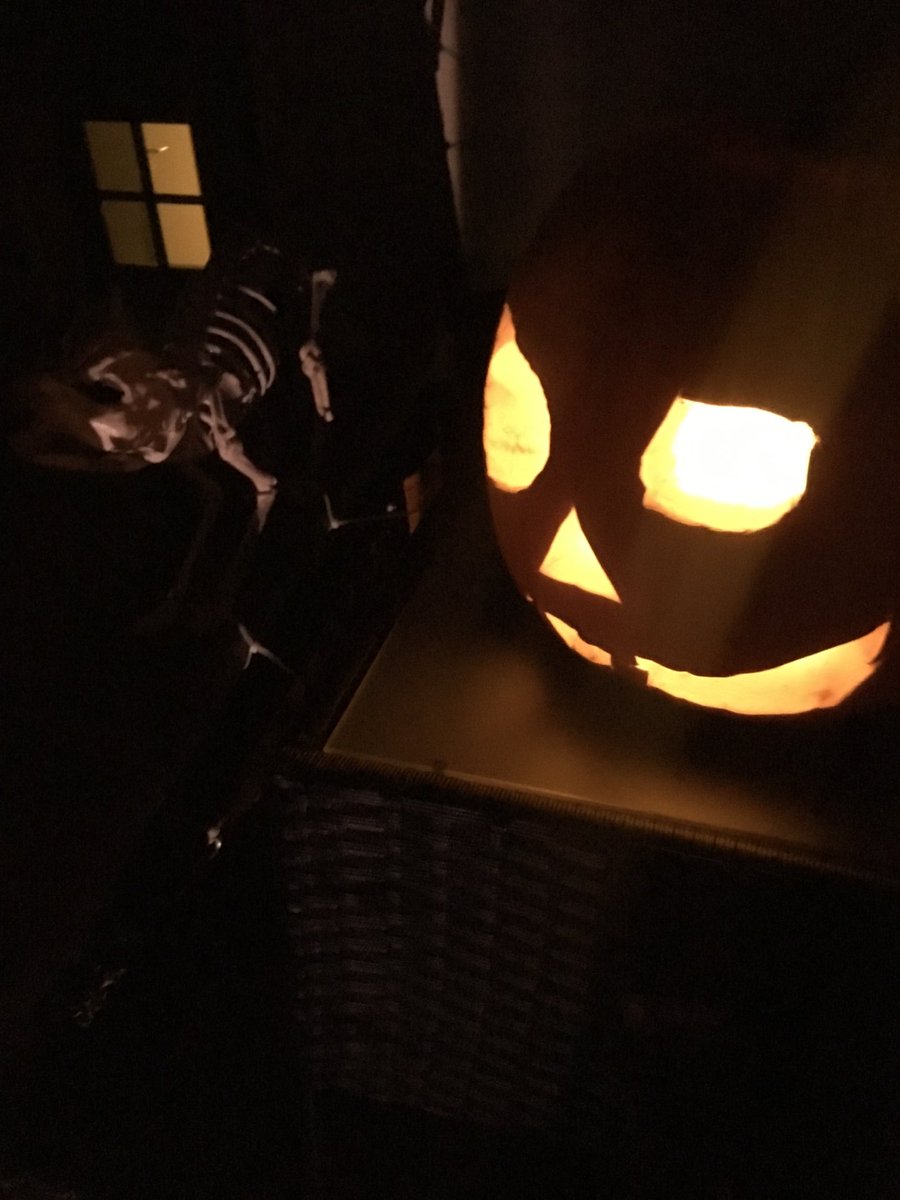 NurderK's tweet photo. Halloween 🎃 @ home! Gutes Nächtle, war toll heut mit Euch! 
#gastroLockdown #Lockdown2 https://t.co/x2nQaww4wH