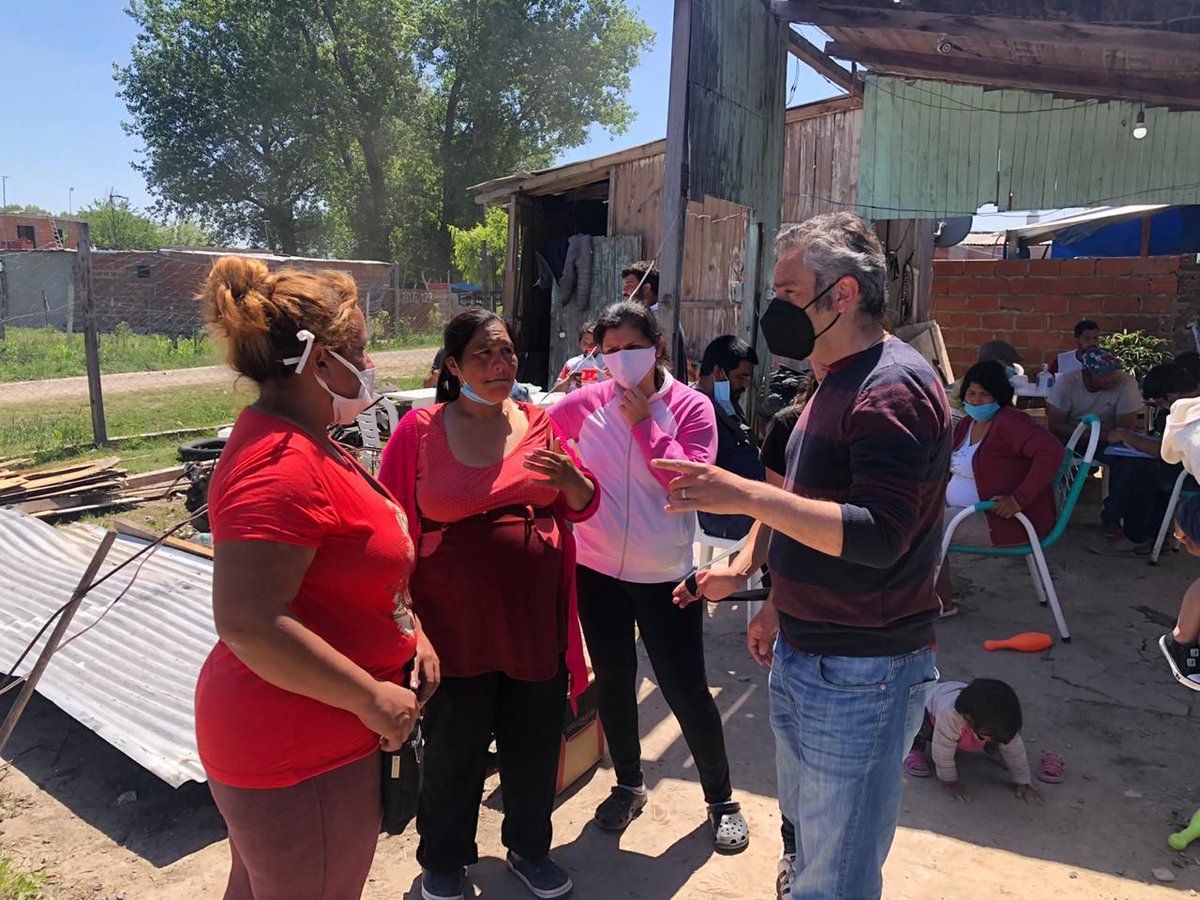 belencejas3's tweet photo. Un orgullo ser compañera de Andrés "Cuervo" Larroque 
Compromiso, territorio, empatía y militancia. 
Cuando muchos hablan desde la comodidad de sus privilegios, #LarroqueSigueTrabajando . https://t.co/GNzq7GTlsR