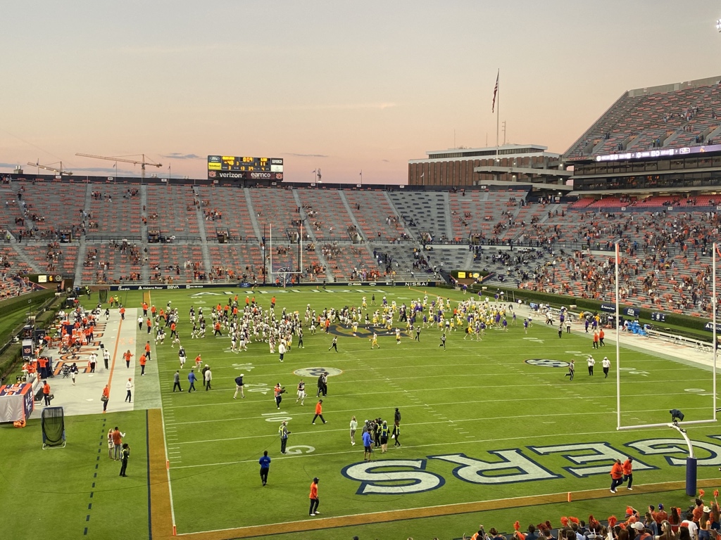 WarBlogle's tweet photo. Auburn beats LSU 48-11!!! #wareagle #DidBeatLSU https://t.co/jaE9ZNMK51