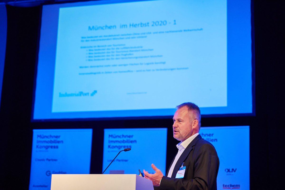 Peter Salostowitz, Chef von #IndustrialPort, war Gastredner beim Münchner Immobilien-Kongress. Als Logistik-Experte hat er dort einen Vortrag gehalten unter der Überschrift: 'Zwischen Flächenmangel und technischer Innovation'. Nach dem Impulsvortrag war er auch Diskutant.